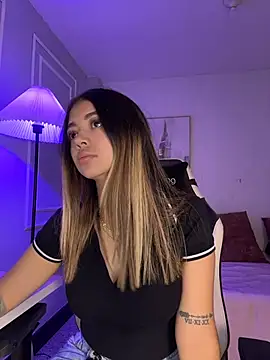 HoneyMollyX online show from 17, 4, 2026