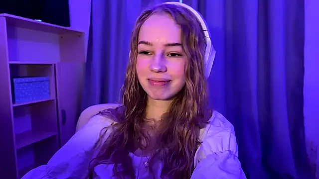 Snapshot of LunaCrave chatting on 31, 10, 2025 LunaCrave online show from 31, 10, 2025