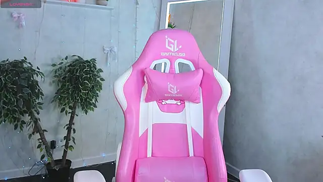 Snapshot of Renesmy_Black chatting on 8, 6, 2026 Renesmy Black online show from 8, 6, 2026