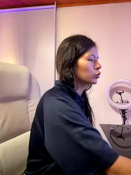 Ninfa pink online show from 21, 11, 2025