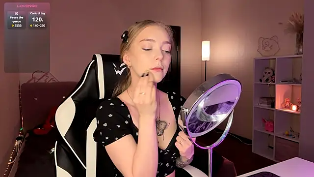 EvaPeace online show from 2, 4, 2026