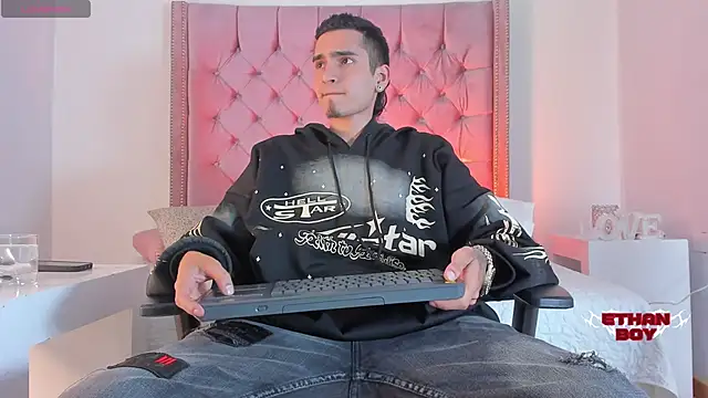 Ethan Boy  online show from 24, 10, 2025