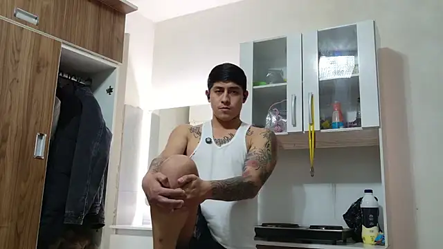Snapshot of _sucioguapo chatting on 13, 10, 2025 sucioguapo online show from 13, 10, 2025