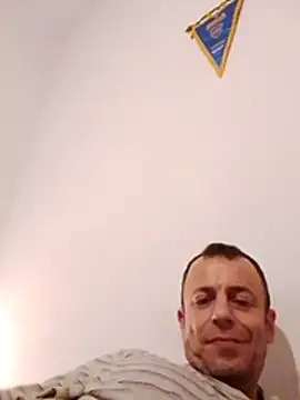 Snapshot of jjLARAY chatting on 23, 10, 2025 jjLARAY online show from 23, 10, 2025