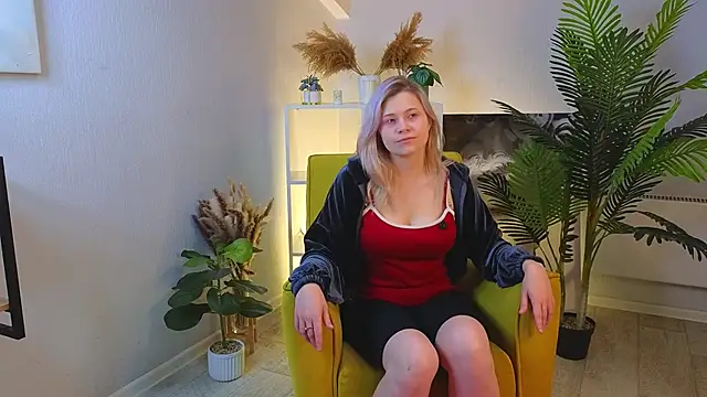 Snapshot of GeorginaPulgarin chatting on 12, 10, 2025 GeorginaPulgarin online show from 12, 10, 2025