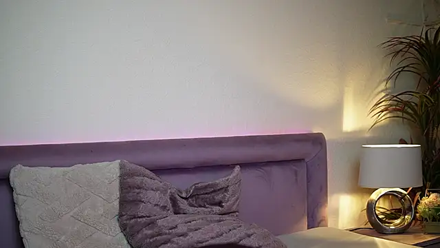 Snapshot of JoelleApril chatting on 11, 11, 2025 JoelleApril online show from 11, 11, 2025