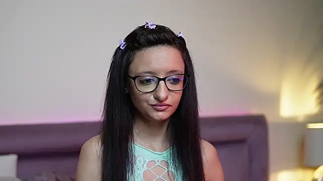 Snapshot of JoelleApril chatting on 19, 11, 2025 JoelleApril online show from 19, 11, 2025