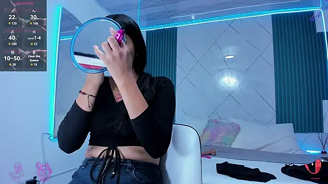 Snapshot of Briseida-White chatting on 3, 11, 2025 Briseida-White online show from 3, 11, 2025