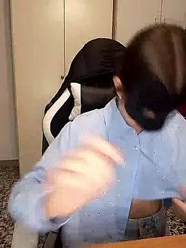  aliceewonder  online show from 18, 1, 2026