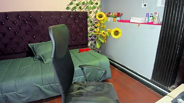 Yaluz Naugthy online show from 1, 2, 2026