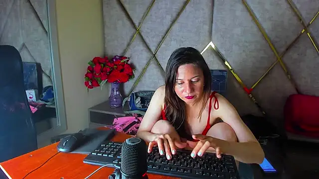 Snapshot of Kylie_Bloom chatting on 28, 4, 2026 Kylie Bloom online show from 28, 4, 2026