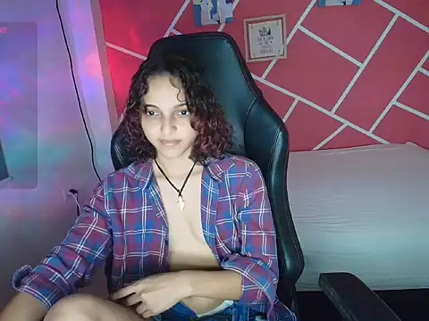 Snapshot of sweety_dreambaby chatting on 14, 10, 2025 sweety dreambaby online show from 14, 10, 2025