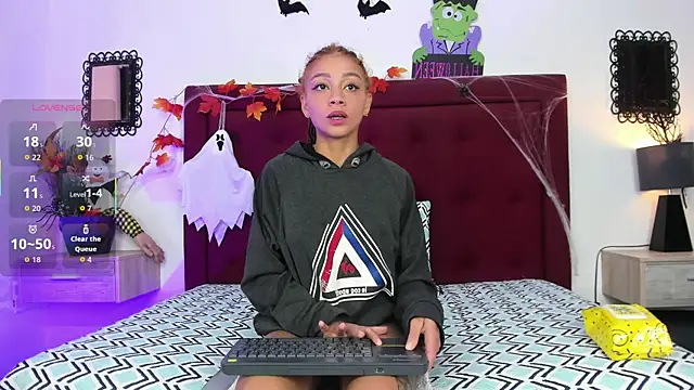 Snapshot of Sassha_ferrer chatting on 29, 10, 2025 Sassha ferrer online show from 29, 10, 2025