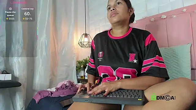 Lunaamorena  online show from 9, 1, 2026