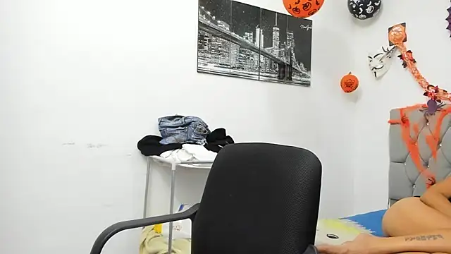 Sofi And Santy online show from 8, 11, 2025