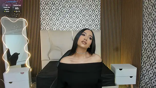 Snapshot of BEELLA_TAY1 chatting on 4, 11, 2025 BEELLA TAY1 online show from 4, 11, 2025