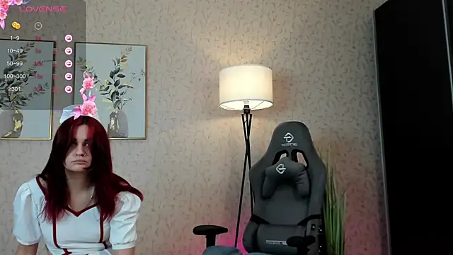 Snapshot of LinaF1owers chatting on 14, 10, 2025 LinaF1owers online show from 14, 10, 2025