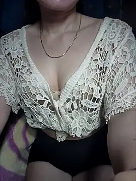 Snapshot of LeanaLy chatting on 14, 10, 2025 LeanaLy online show from 14, 10, 2025