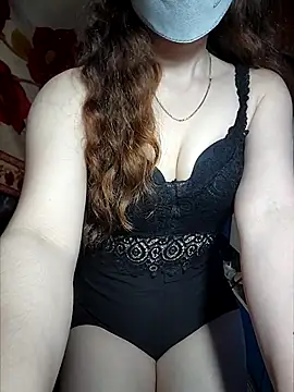 Snapshot of LeanaLy chatting on 16, 10, 2025 LeanaLy online show from 16, 10, 2025