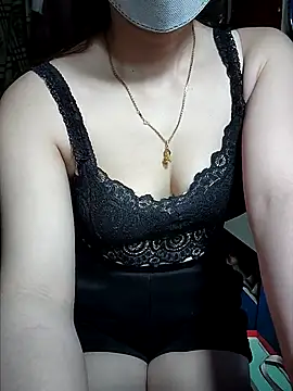 Snapshot of LeanaLy chatting on 17, 10, 2025 LeanaLy online show from 17, 10, 2025