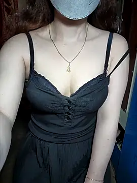 Snapshot of LeanaLy chatting on 21, 10, 2025 LeanaLy online show from 21, 10, 2025