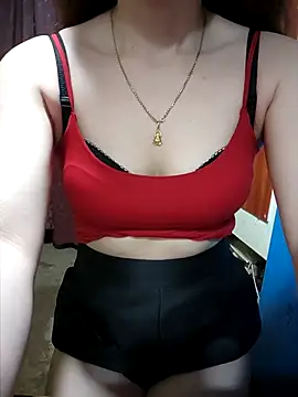 Snapshot of LeanaLy chatting on 28, 10, 2025 LeanaLy online show from 28, 10, 2025