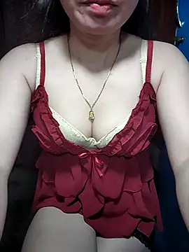 Snapshot of LeanaLy chatting on 3, 11, 2025 LeanaLy online show from 3, 11, 2025