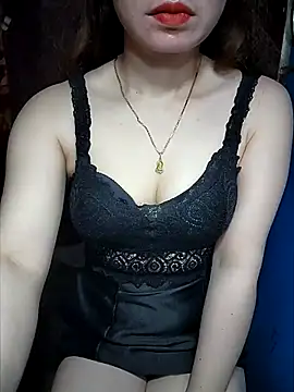 Snapshot of LeanaLy chatting on 9, 11, 2025 LeanaLy online show from 9, 11, 2025