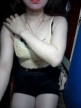 Snapshot of LeanaLy chatting on 11, 11, 2025 LeanaLy online show from 11, 11, 2025