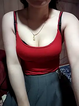 Snapshot of LeanaLy chatting on 16, 11, 2025 LeanaLy online show from 16, 11, 2025