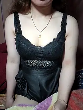 Snapshot of LeanaLy chatting on 19, 11, 2025 LeanaLy online show from 19, 11, 2025