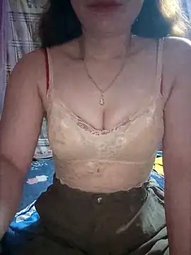 Snapshot of LeanaLy chatting on 2, 12, 2025 LeanaLy online show from 2, 12, 2025