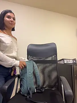 AlyssaRay online show from 8, 4, 2026