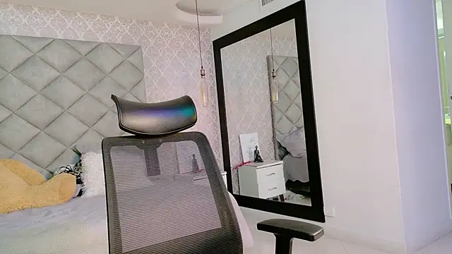 CARO ADAMS1 online show from 5, 2, 2026