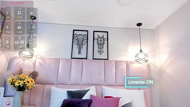 Snapshot of Ari_lynn_ chatting on 13, 11, 2025 Ari lynn online show from 13, 11, 2025