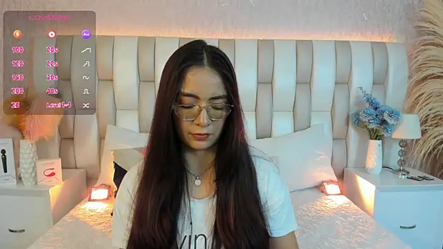 Snapshot of Ari_lynn_ chatting on 19, 11, 2025 Ari lynn online show from 19, 11, 2025