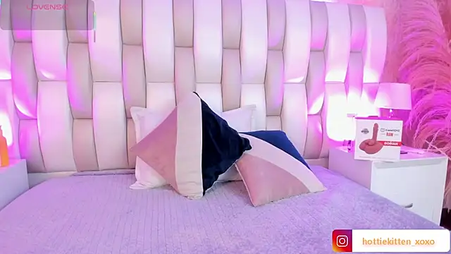 Snapshot of Ari_lynn_ chatting on 3, 3, 2026 Ari lynn online show from 3, 3, 2026