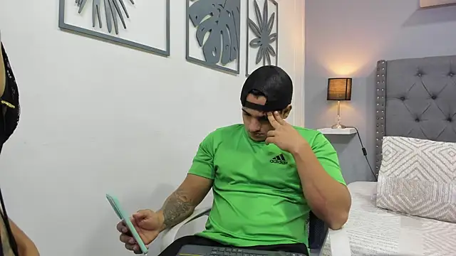 Snapshot of violeta_and_maxx chatting on 1, 12, 2025 violeta and maxx online show from 1, 12, 2025