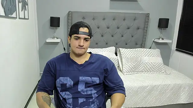 Snapshot of violeta_and_maxx chatting on 16, 12, 2025 violeta and maxx online show from 16, 12, 2025