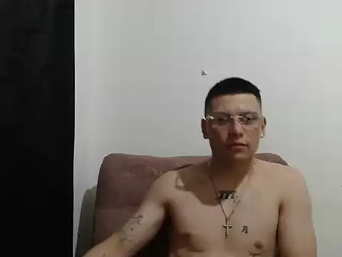 Snapshot of LiamDevine666 chatting on 12, 10, 2025 LiamDevine666 online show from 12, 10, 2025