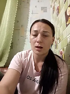 HollyDollsi online show from 8, 1, 2026