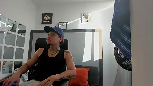 Snapshot of Sky_Wild chatting on 21, 10, 2025 Sky Wild online show from 21, 10, 2025