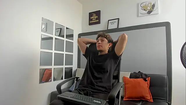 Snapshot of Sky_Wild chatting on 23, 10, 2025 Sky Wild online show from 23, 10, 2025