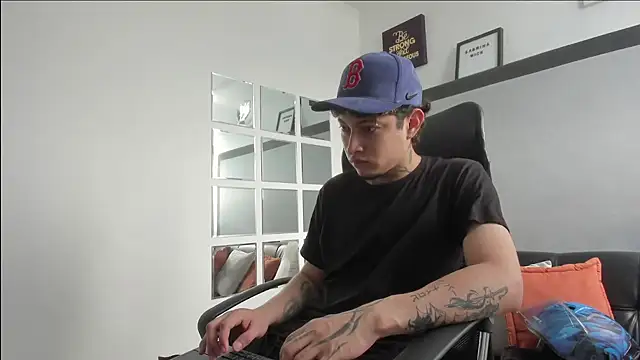 Snapshot of Sky_Wild chatting on 30, 10, 2025 Sky Wild online show from 30, 10, 2025