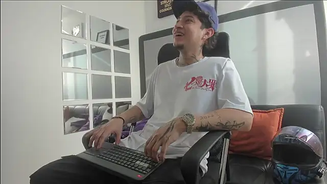 Snapshot of Sky_Wild chatting on 31, 10, 2025 Sky Wild online show from 31, 10, 2025