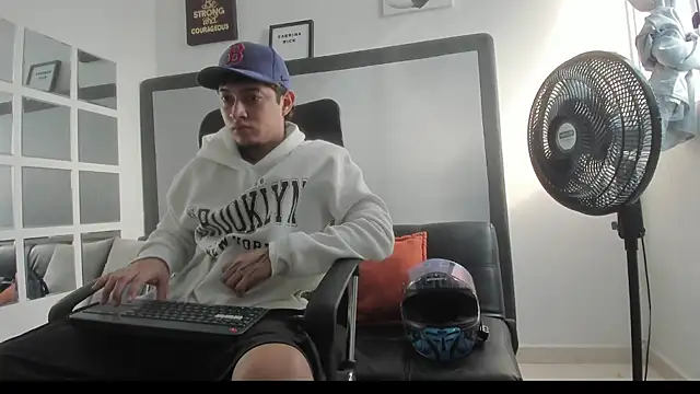 Snapshot of Sky_Wild chatting on 2, 11, 2025 Sky Wild online show from 2, 11, 2025