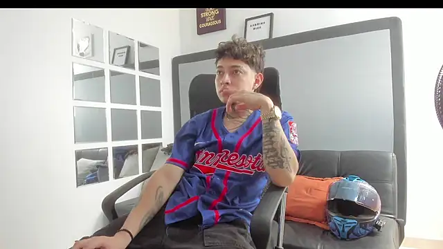 Snapshot of Sky_Wild chatting on 6, 11, 2025 Sky Wild online show from 6, 11, 2025