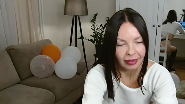 LittleNicolee online show from 5, 11, 2025