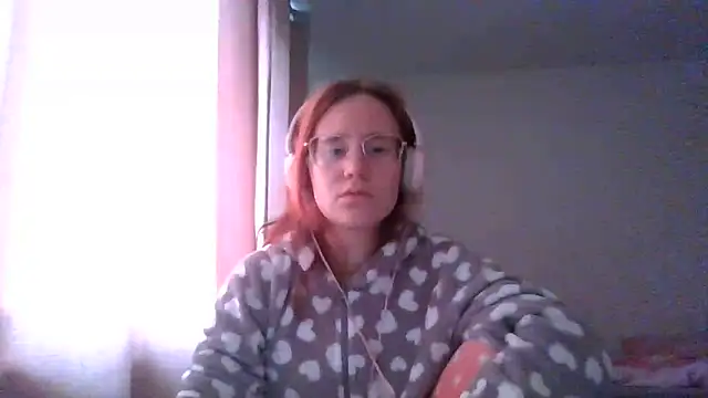 Snapshot of LuckySLove chatting on 8, 6, 2026 LuckySLove online show from 8, 6, 2026