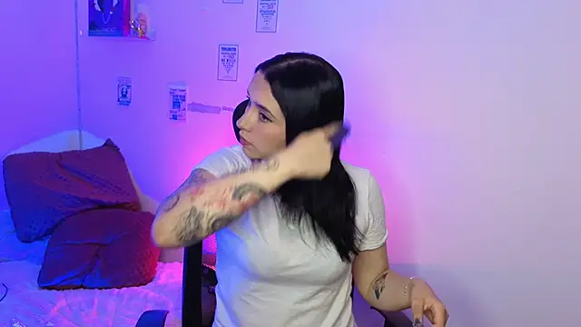 Emily Lindey online show from 14, 4, 2026